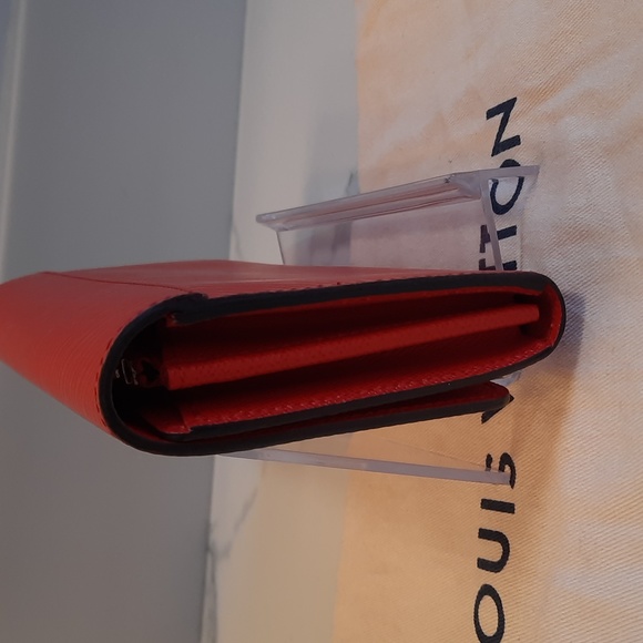 Authentic lv twist lock wallet - Picture 4 of 12